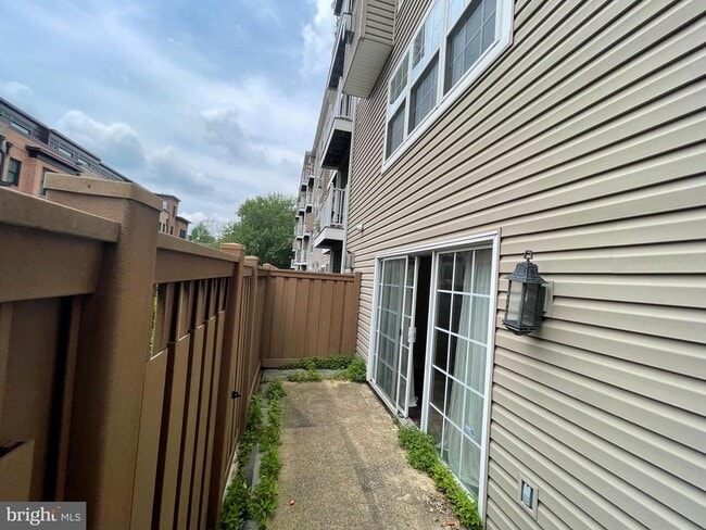 Building Photo - 1306 Roundhouse Ln