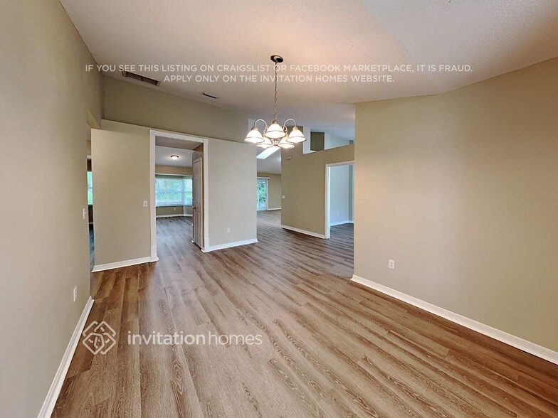 Building Photo - 37 Carriage Creek Way