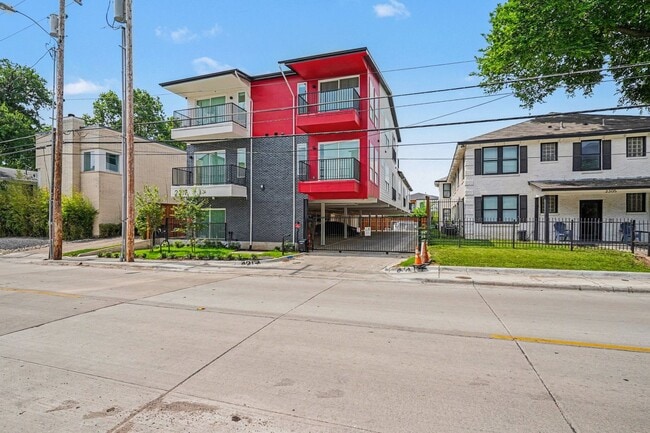 Building Photo - Be the first to live in Unit 207 at 2217 Fitzhugh—a brand-new 2026 construction offering 601 sq f...