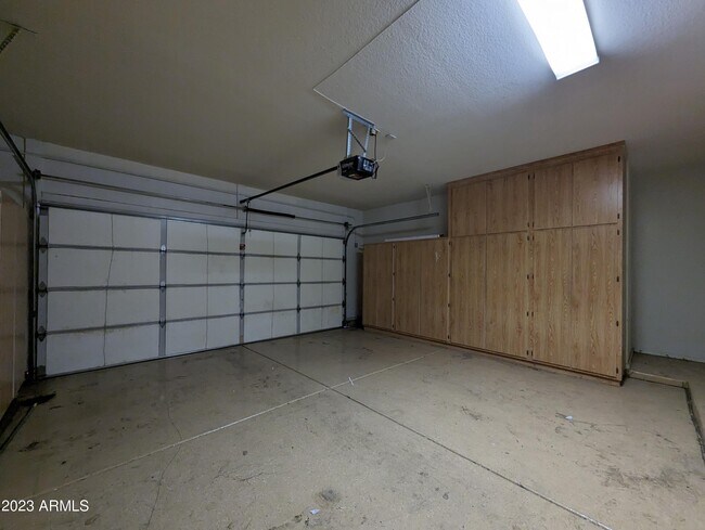 Building Photo - 5794 W Golden Ln