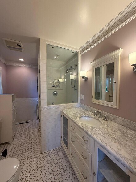 Building Photo - 11 Beech St