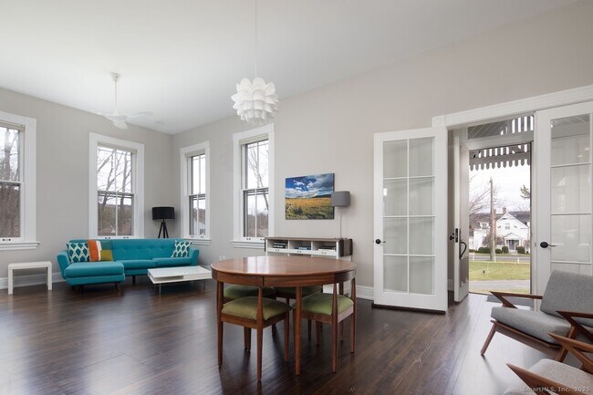 Building Photo - 33 Sharon Rd