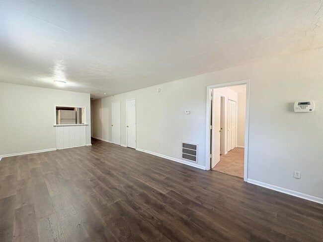Building Photo - 2110 Golf Terrace Dr