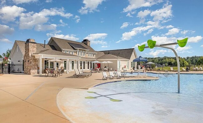 Building Photo - Beautifully 4-bedroom, 2.5-bathroom spacio...