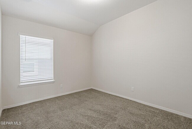 Building Photo - 13745 Lago Vista Ave
