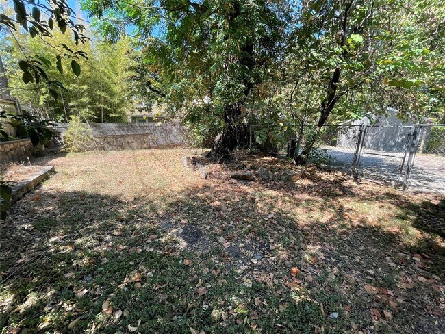 Building Photo - 819 E 31st St