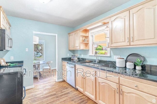 Building Photo - 289 E 4800 S