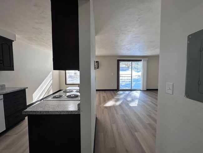 Building Photo - Noble Estates |||