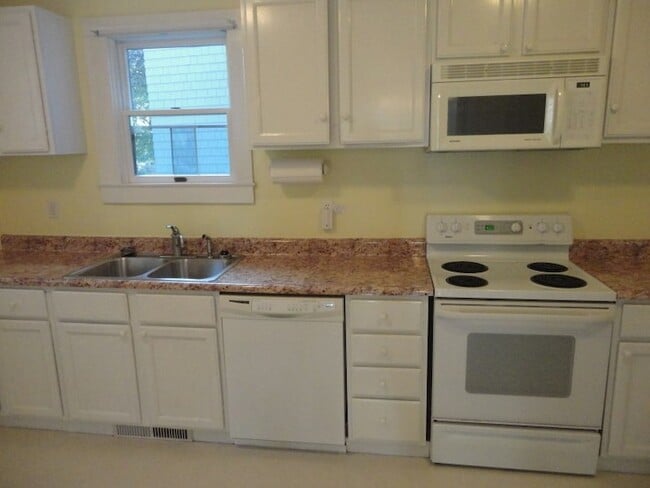 Building Photo - 39 E Bowery St