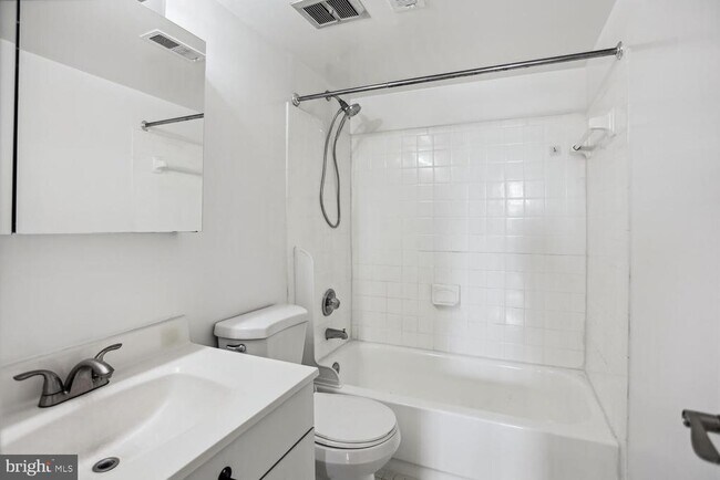 Building Photo - 676 4th St NE