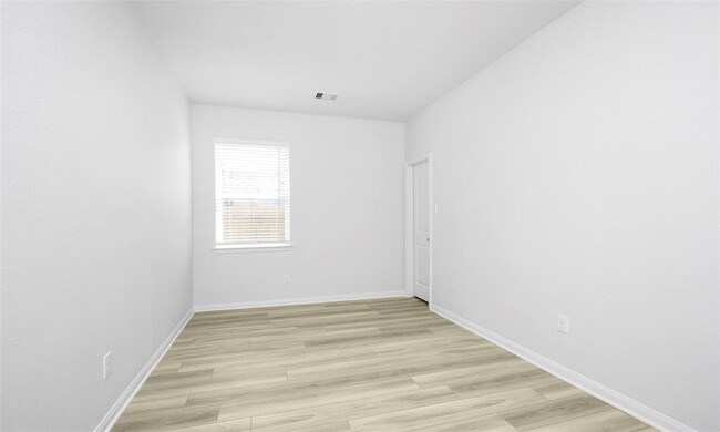 Building Photo - 424 Lone Rider Dr