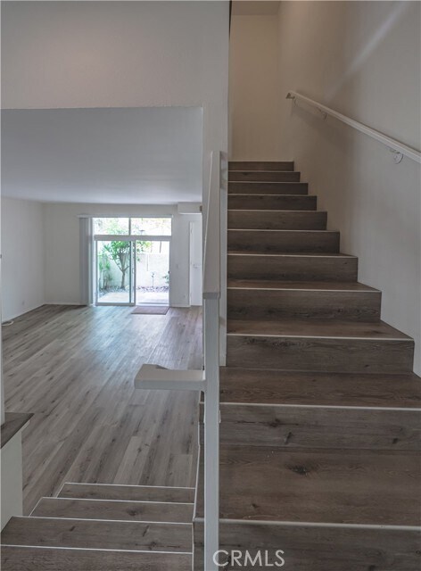 Building Photo - 423 2nd St