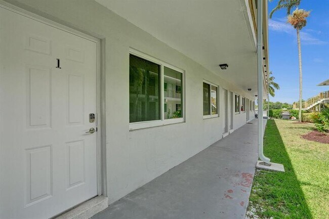 Building Photo - 1821 Middle River Dr