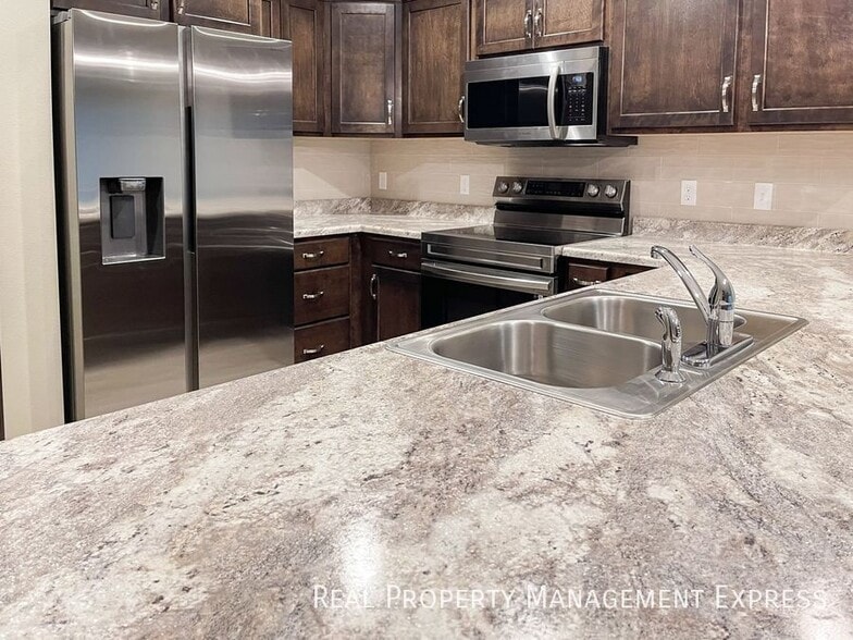Building Photo - 9617 W Broek Dr