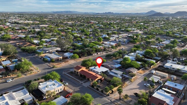 Building Photo - Live Close to Campus in Style – Sam Hughes...