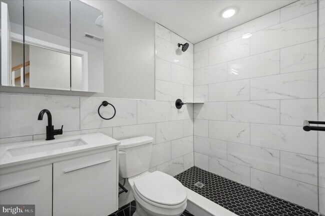 Building Photo - 5412 Delancey St