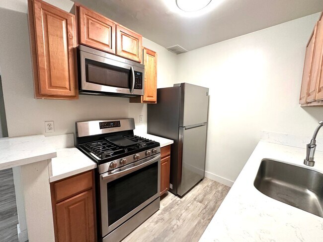 Building Photo - 12117 Pacific Ave