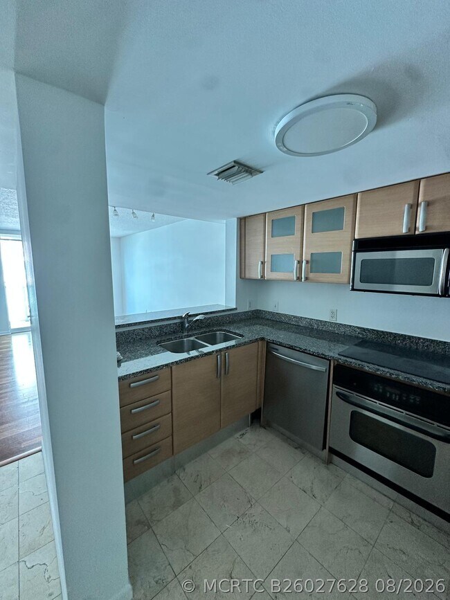 Building Photo - 2101 Brickell Ave