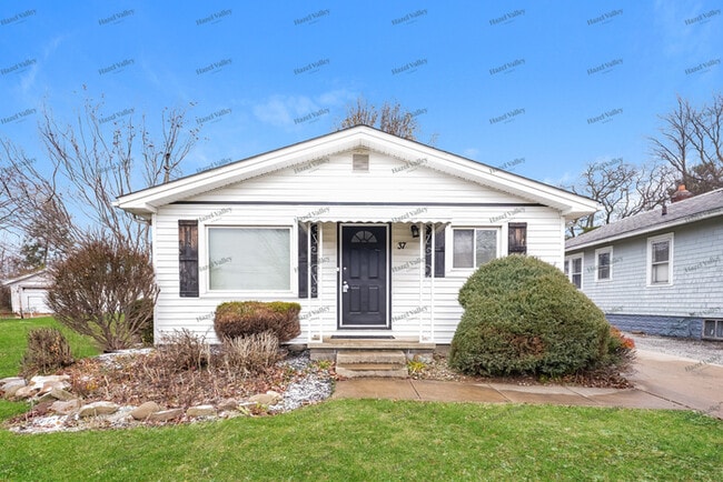 Primary Photo - 37 W Ralston Ave