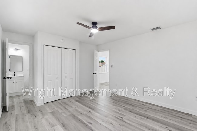 Building Photo - 3029 Corona Dr