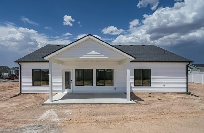 Building Photo - 1130 4240 N