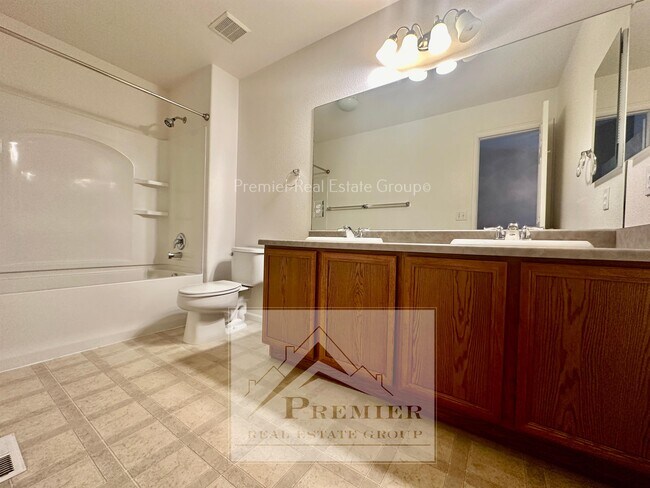 Building Photo - 7825 Sandy Spgs