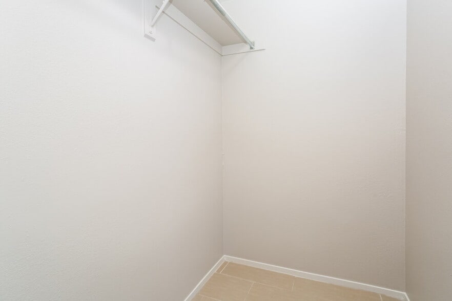 Building Photo - 2113 Annbriar Ave