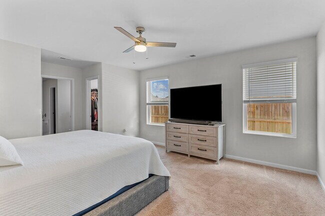 Building Photo - 680 Aurora Pl