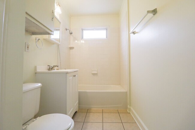 Building Photo - Beautiful Brookside duplex unit - NO PETS