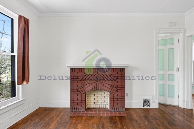 Building Photo - 410 Eastern Ave SE