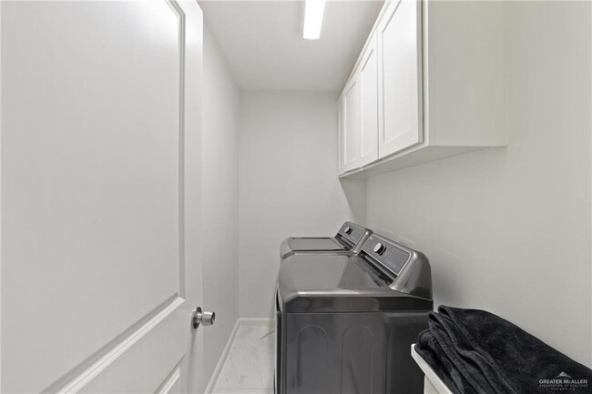 Building Photo - 4104 S Rodman Ln