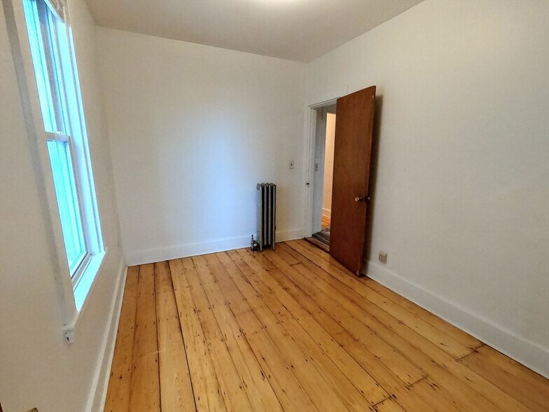 Building Photo - 90 Wenham St