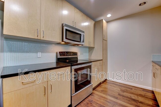 Building Photo - 5925 Almeda Rd