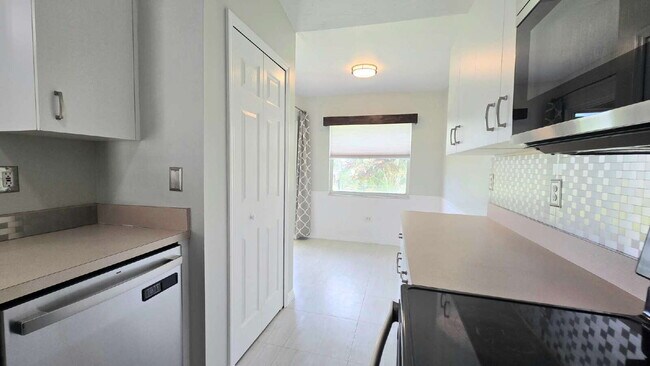 Building Photo - 8013 Sandpiper Rd