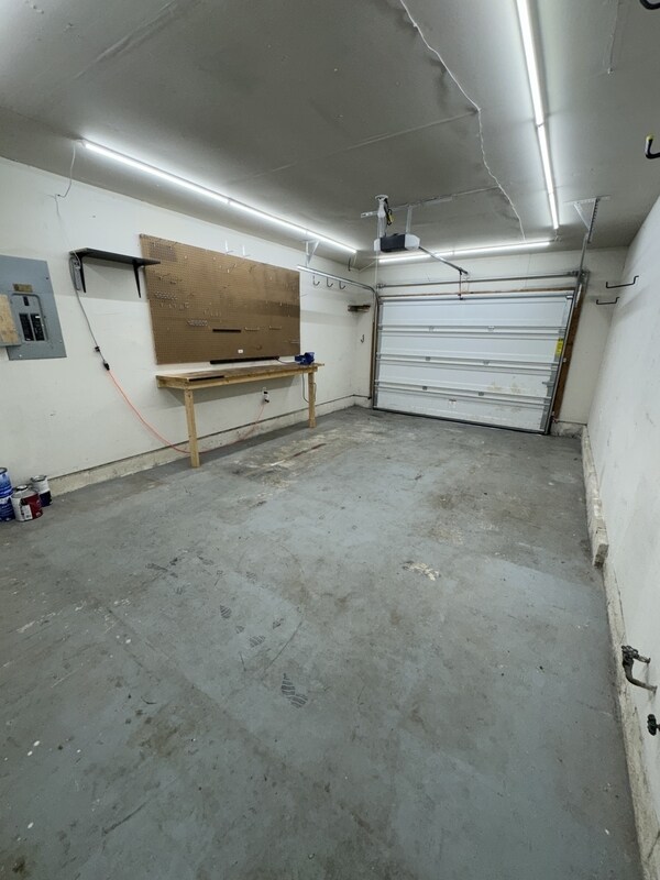 Building Photo - 3021 Glastonbury Dr