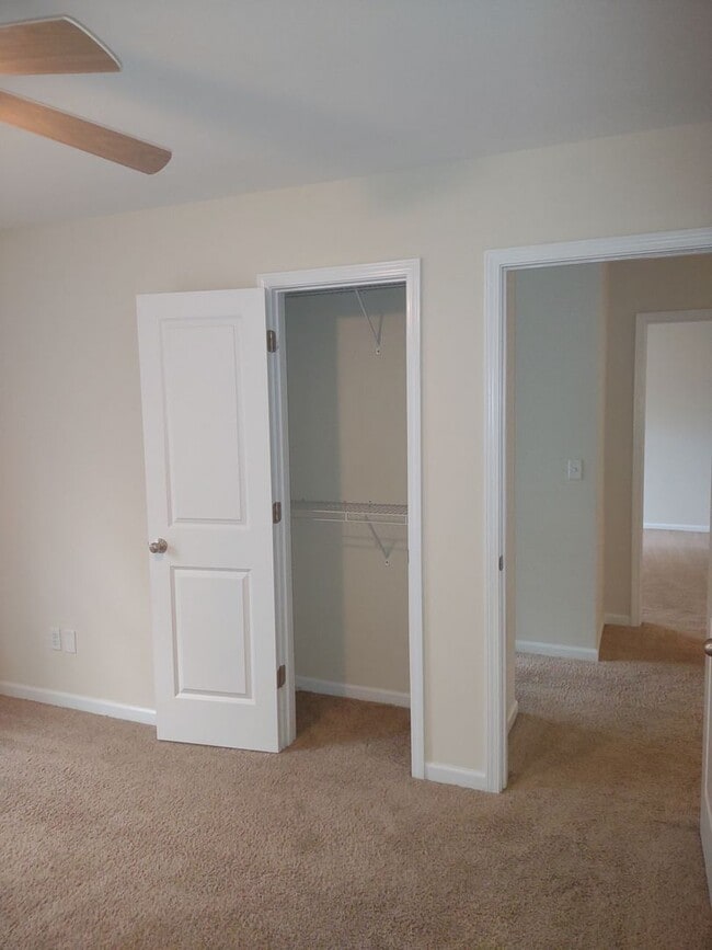 Building Photo - Super Four bedroom home in Northeast Columbia!