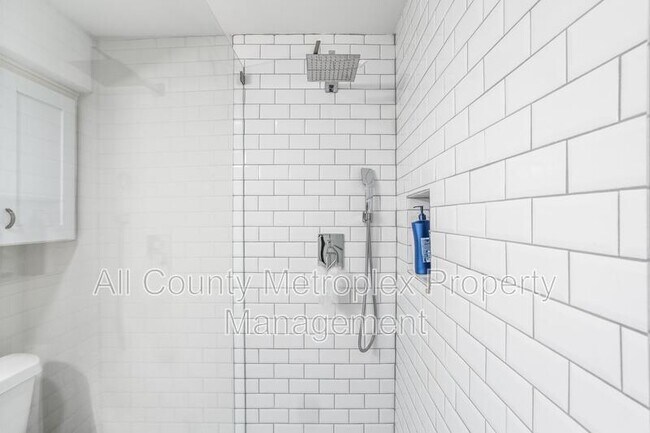 Building Photo - 7924 Royal Ln