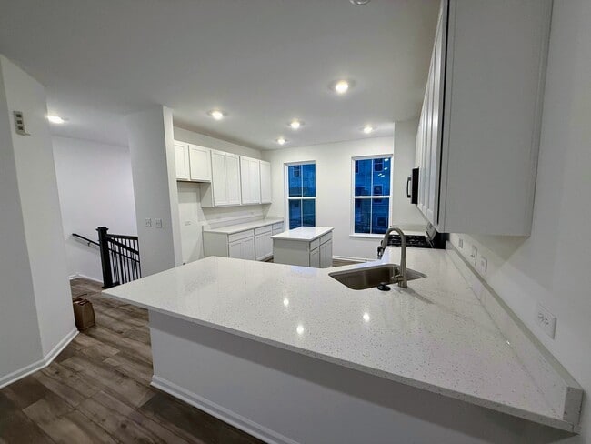 Building Photo - 14940 Dyer Ln