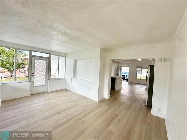 Building Photo - 4510 NW 49th Dr