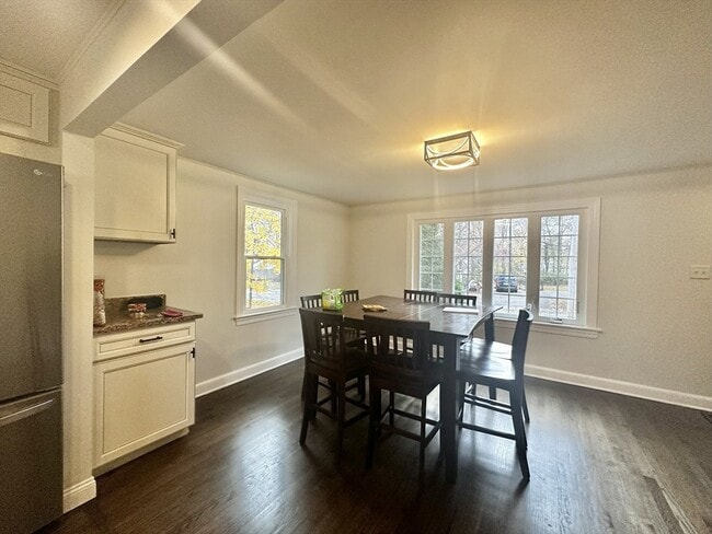 Building Photo - 25 Warren Ave