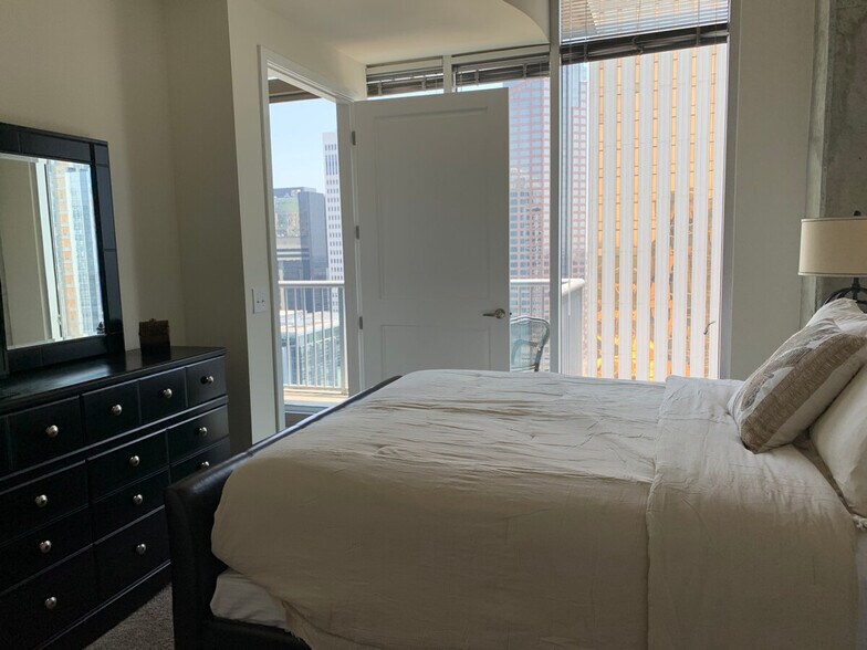 Building Photo - 544 S Church St