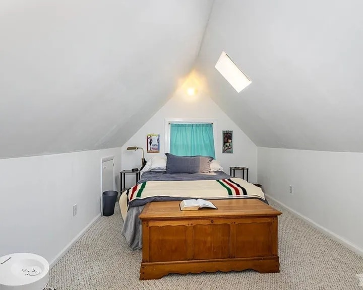 1 Bedroom, private upstairs - 115 W Woodridge Dr