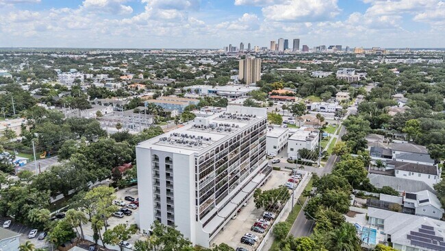 Building Photo - Spacious 2 Bed 2 Bath Condo in Heart of South Tampa