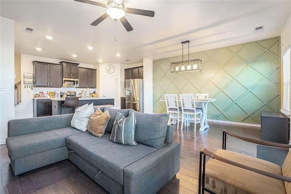 Building Photo - 5526 Donerail St