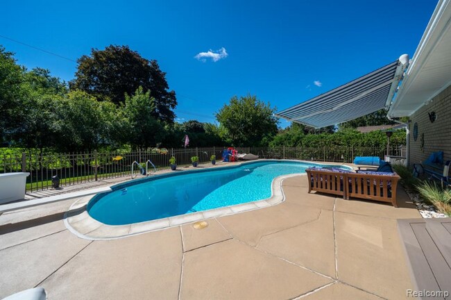 Building Photo - 2565 Alveston Dr