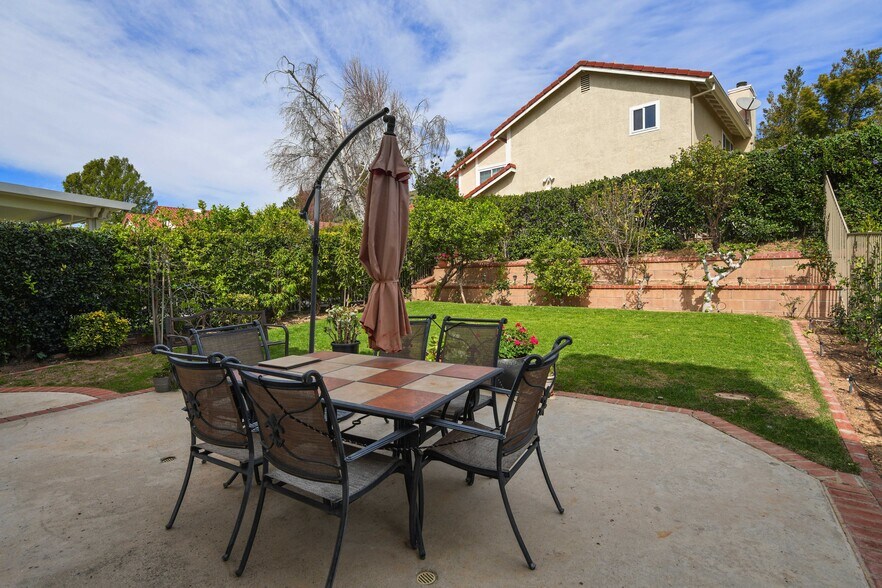 Building Photo - 19539 Shadow Springs Way