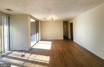 Building Photo - 10244 Prince Pl