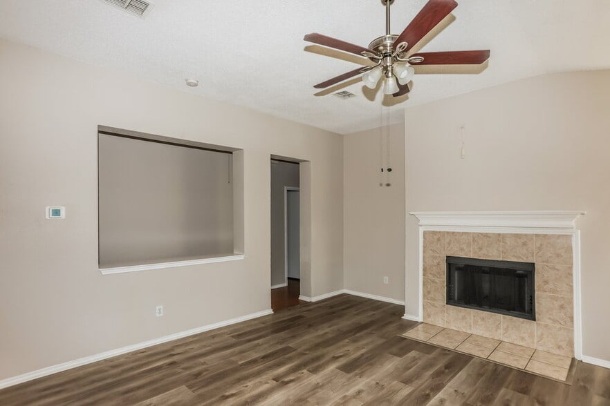 Building Photo - 4625 Sleepy Ridge Cir