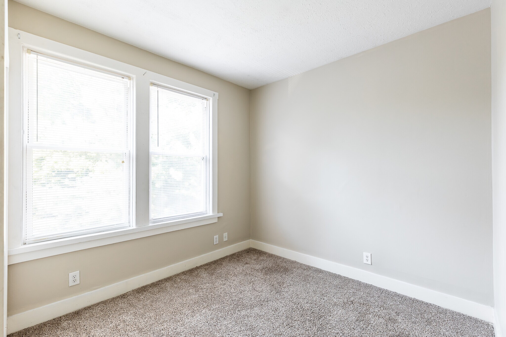 Building Photo - 1949 Hudson Ave