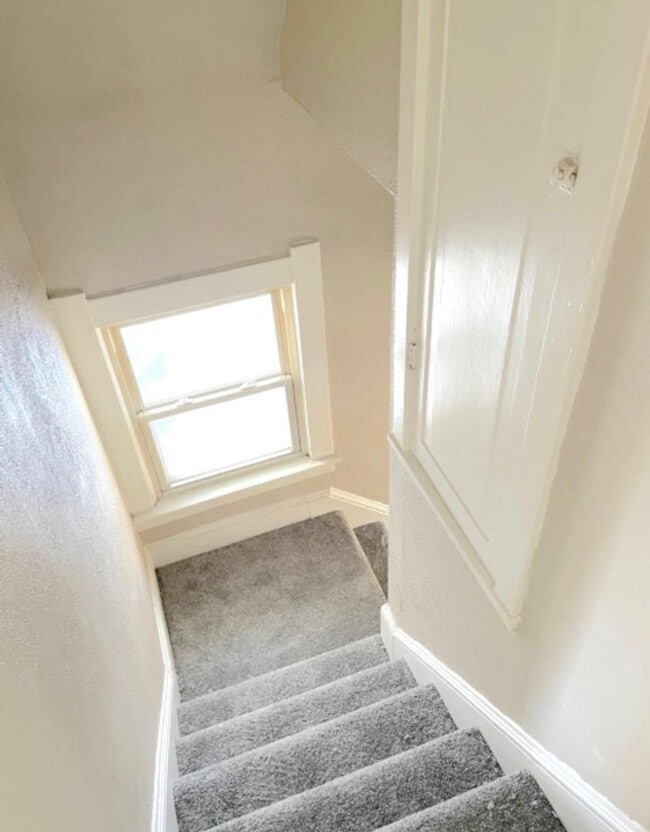 Building Photo - 3 bed 1 bath